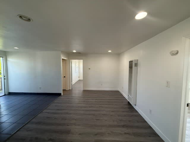 4163 1 2 S Budlong Ave – photo 3