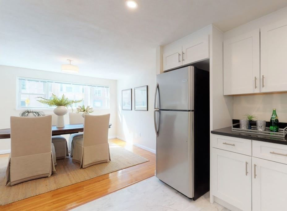 137 Glenville Avenue – photo 5