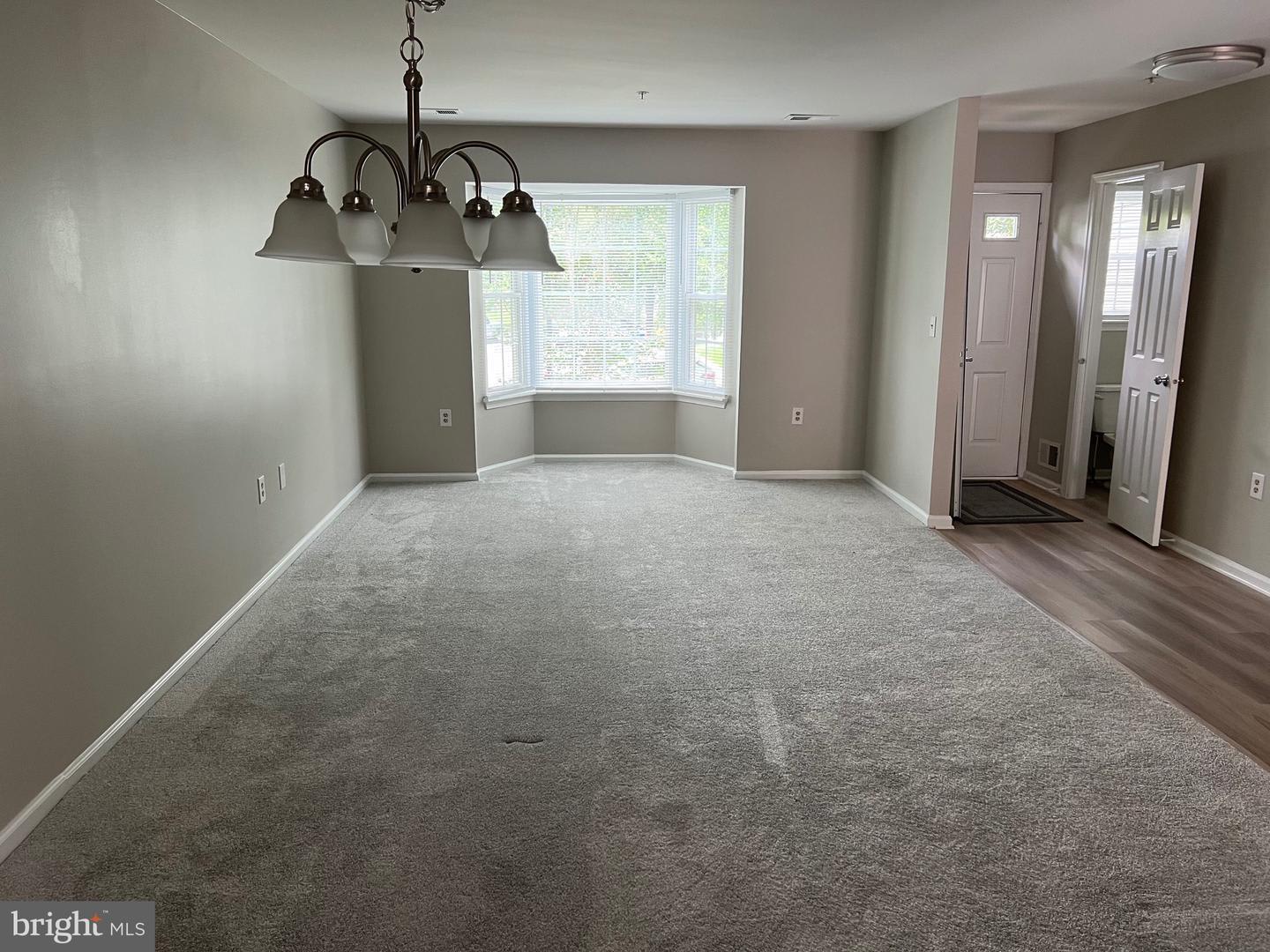 1031 Murdoch Court 1 – photo 3