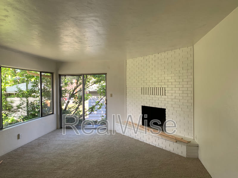 860 Glendale Ave – photo 3