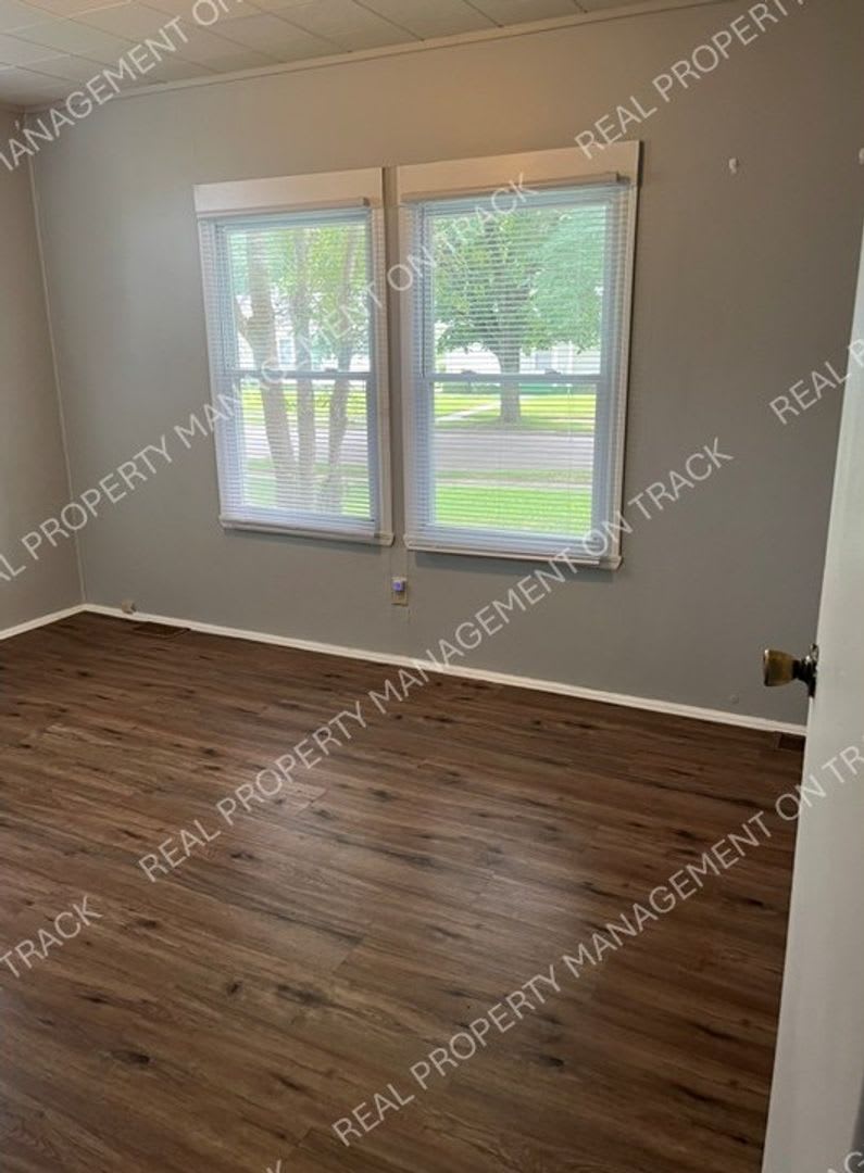 Charming 2Bed/1Bath Rockford Bungalow – photo 5