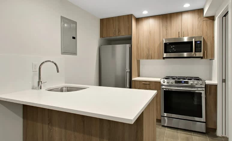 410 E 84th St – photo 3