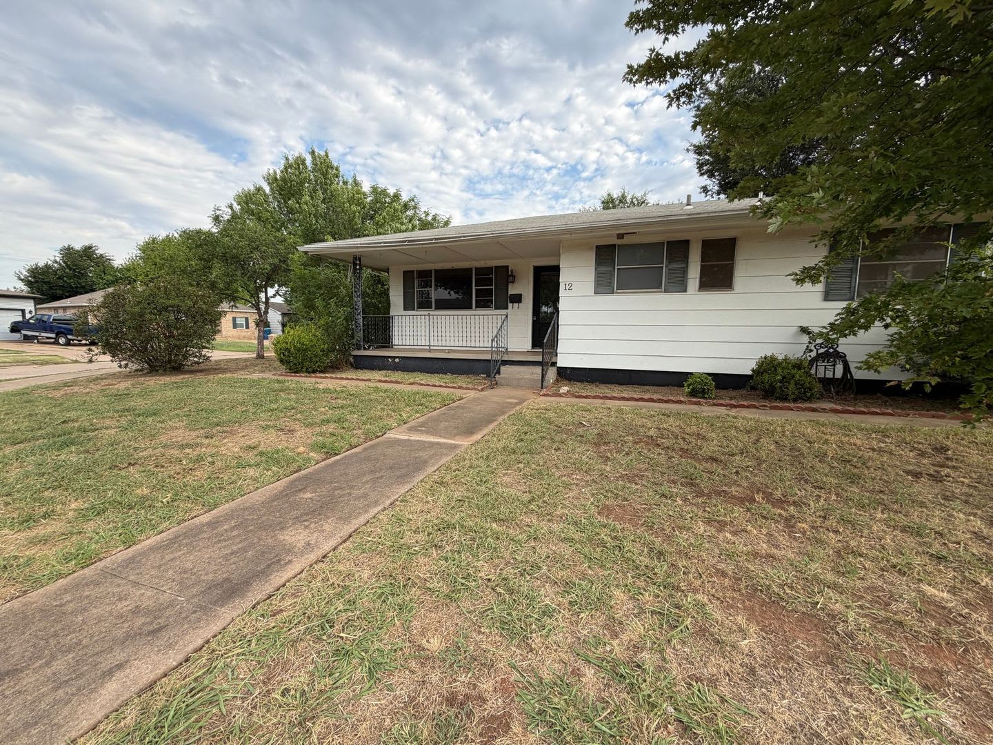 3 Bedroom 1.5 Bathroom 2 Car Garage – photo 1