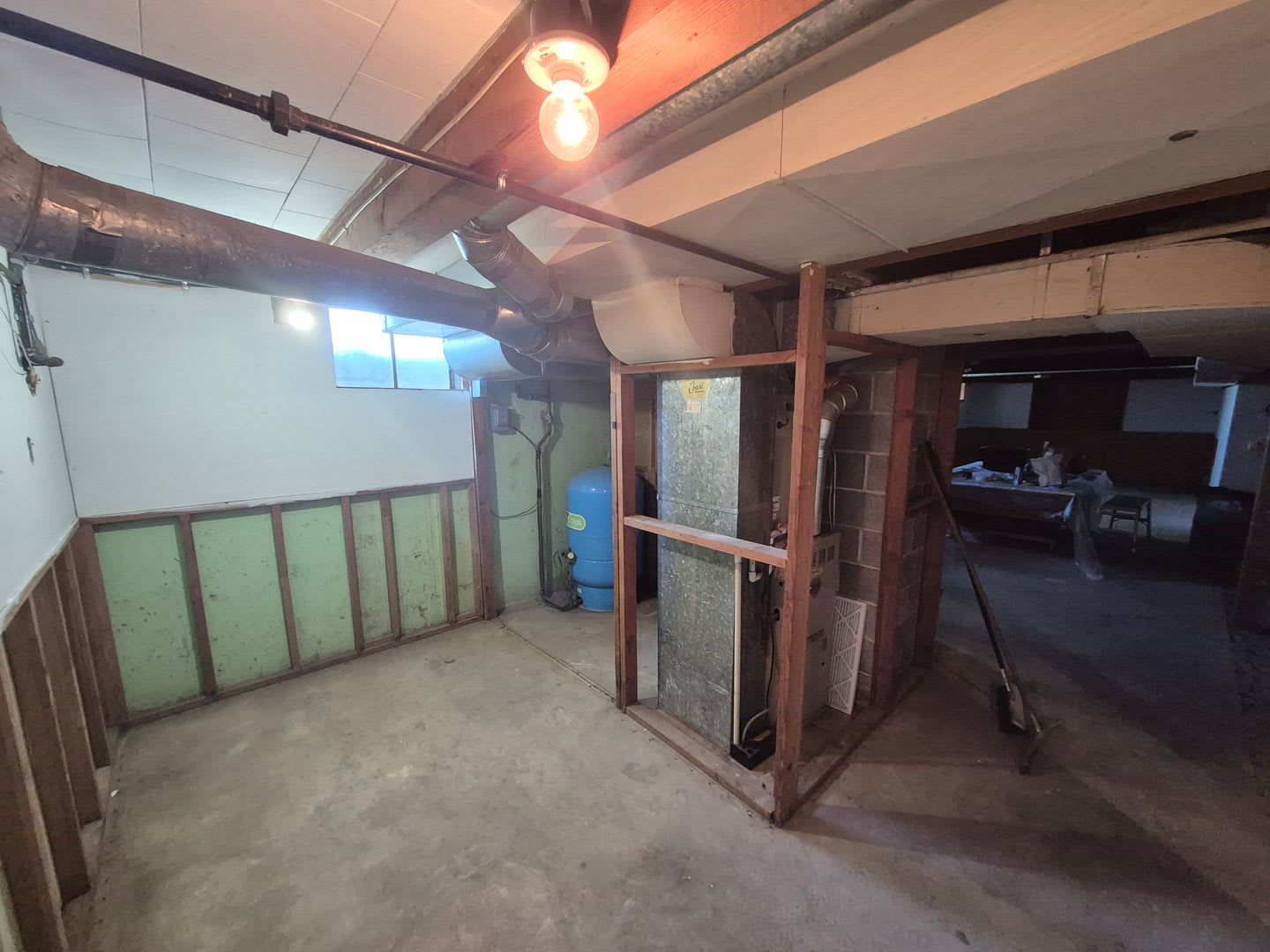 Refurbished home with Basement and large yard – photo 4