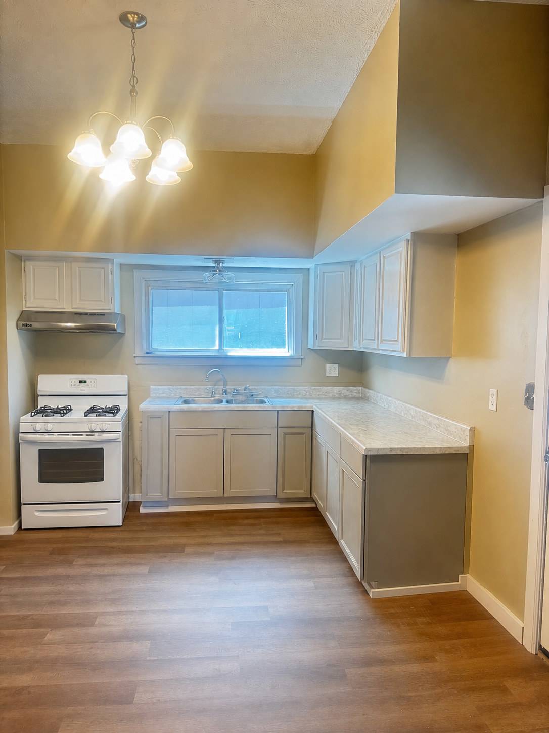879 24th Street – photo 4