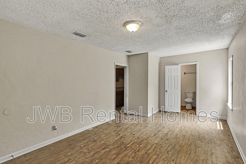 7823 Paul Jones Dr – photo 4