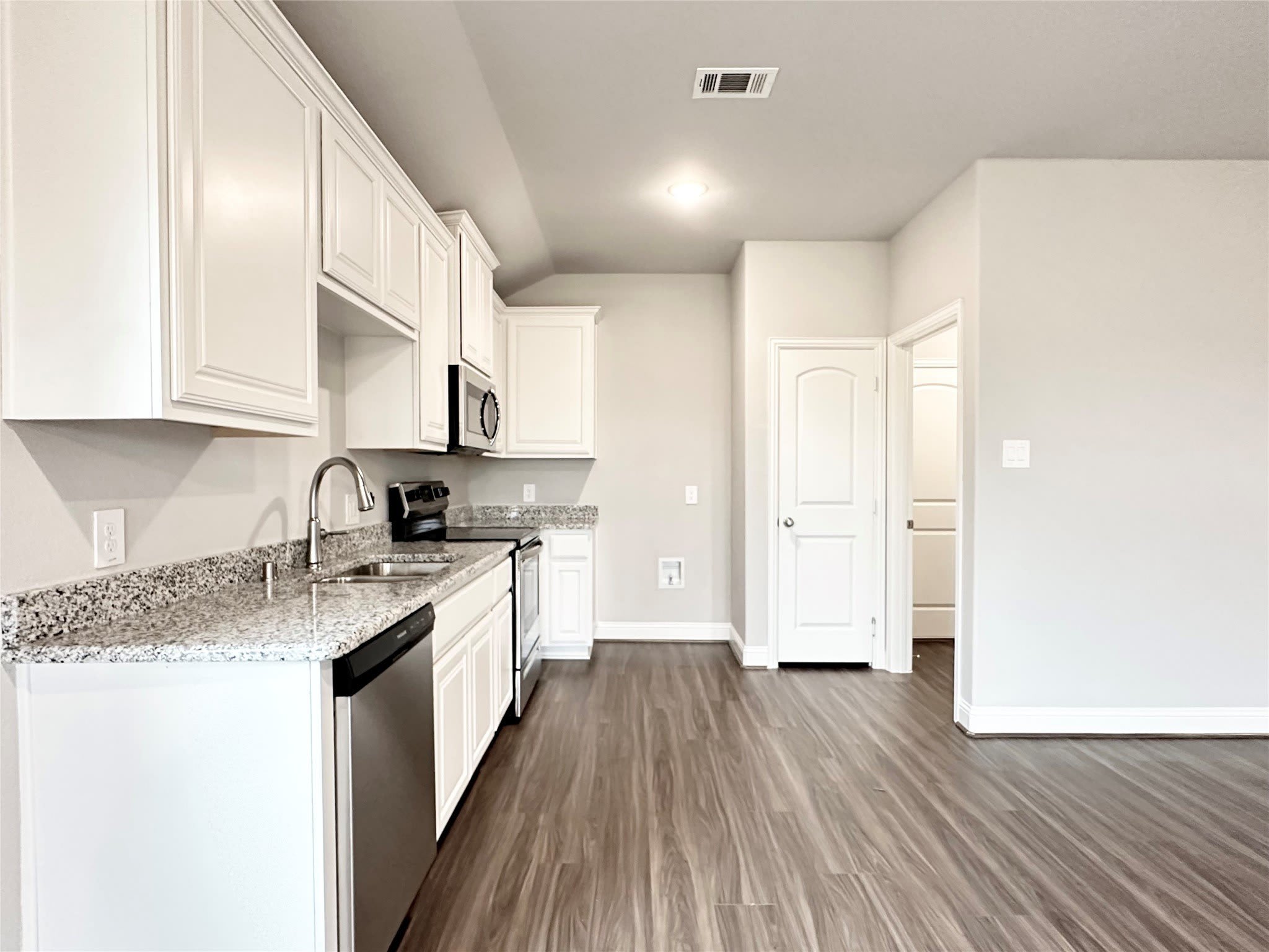 1428 Waverley Drive – photo 5