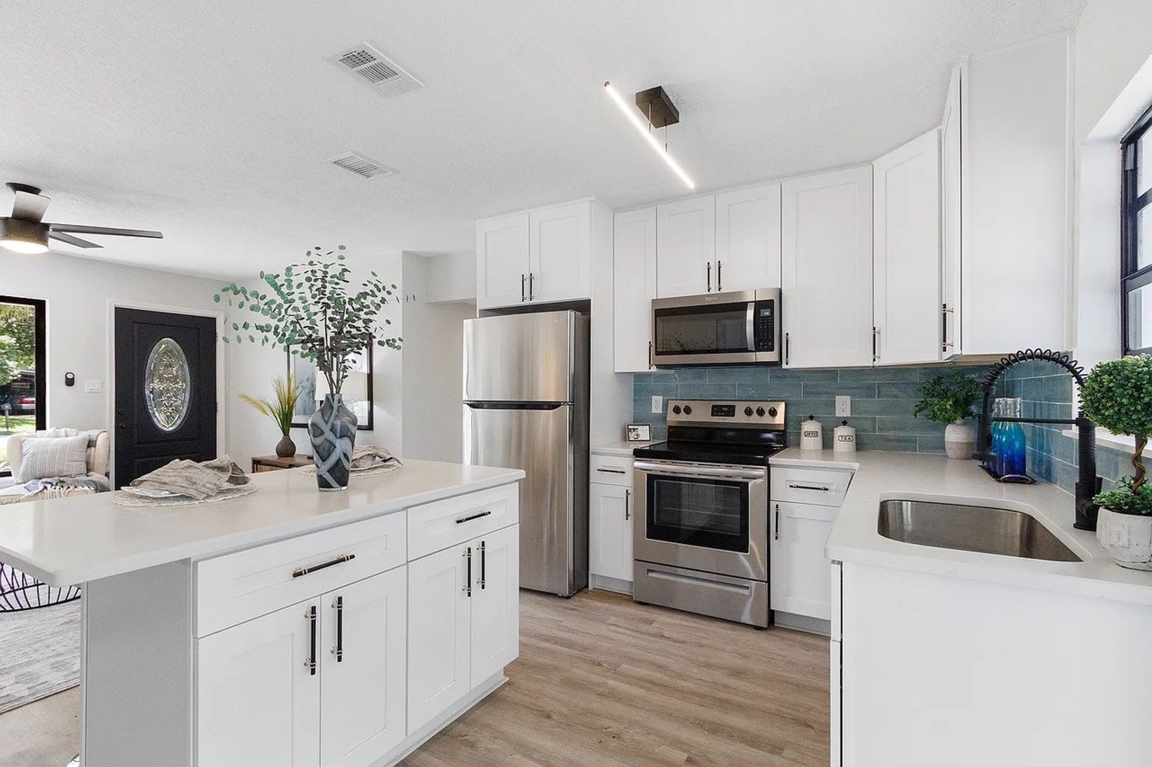 Welcome To Your New Bright Cheerful Updated Home – photo 4