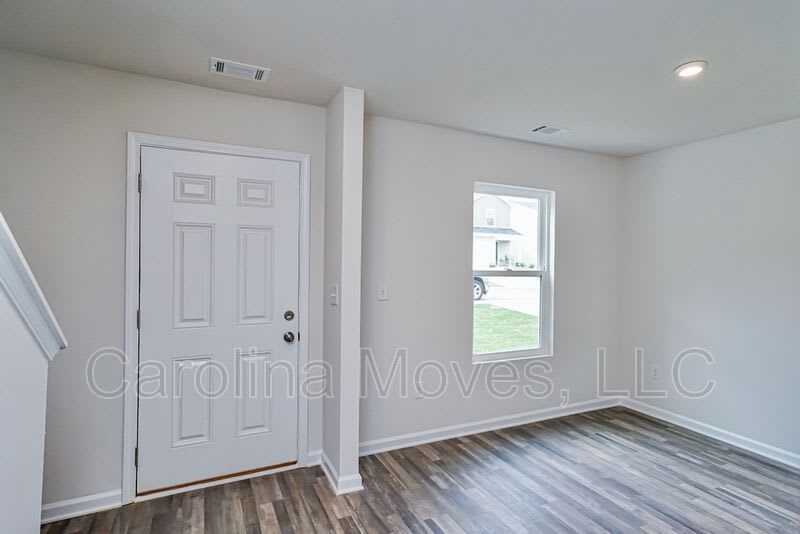 321 Long Grove Lane – photo 2