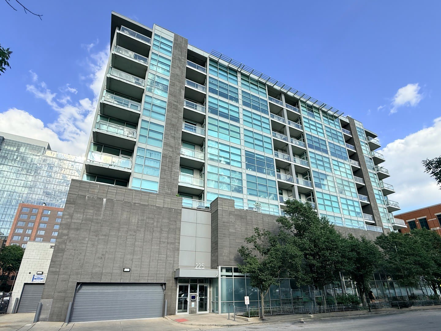 225 S Sangamon Street – photo 1
