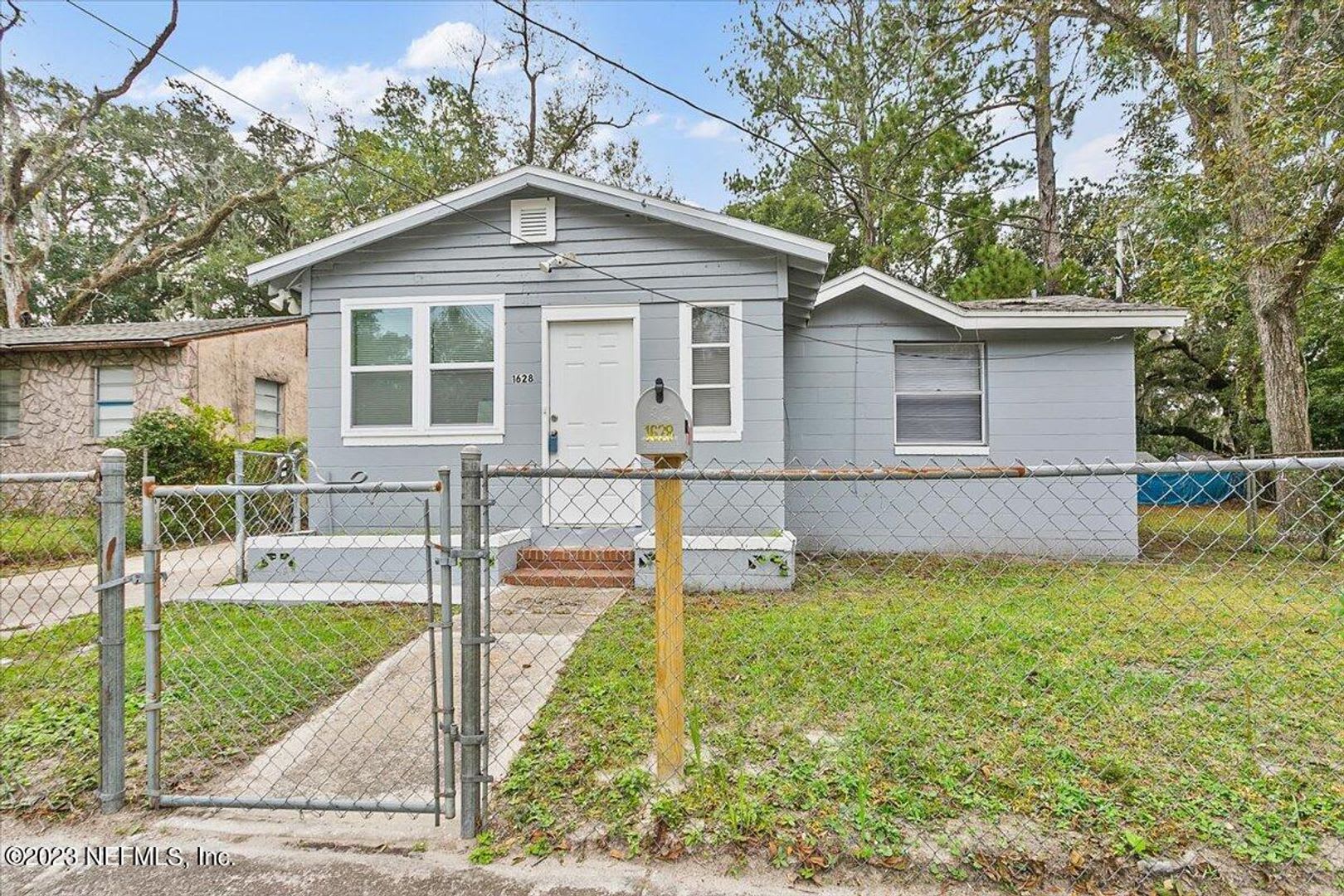 Move in ready **Updated 3/2 Single Family home ** – photo 1
