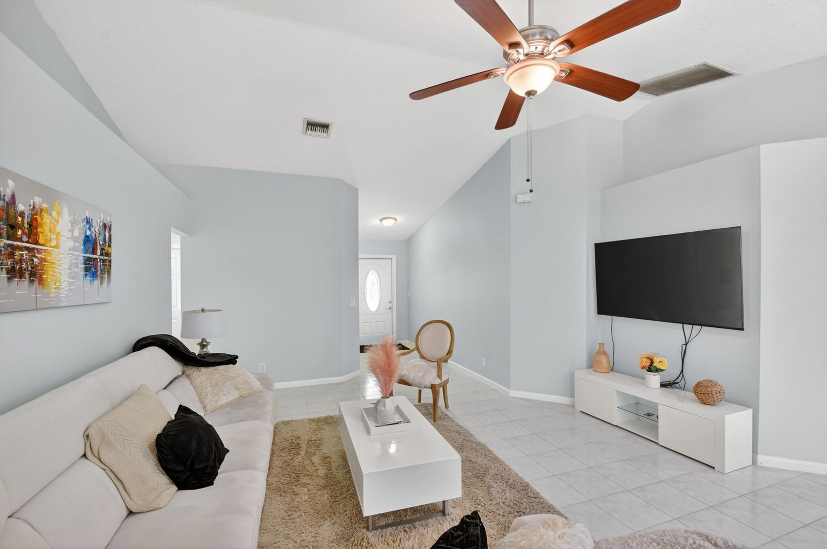 Sophisticated 3BD/2BA Furnished Single-Family Home in the Heart of Greenacres Gated Community – photo 4