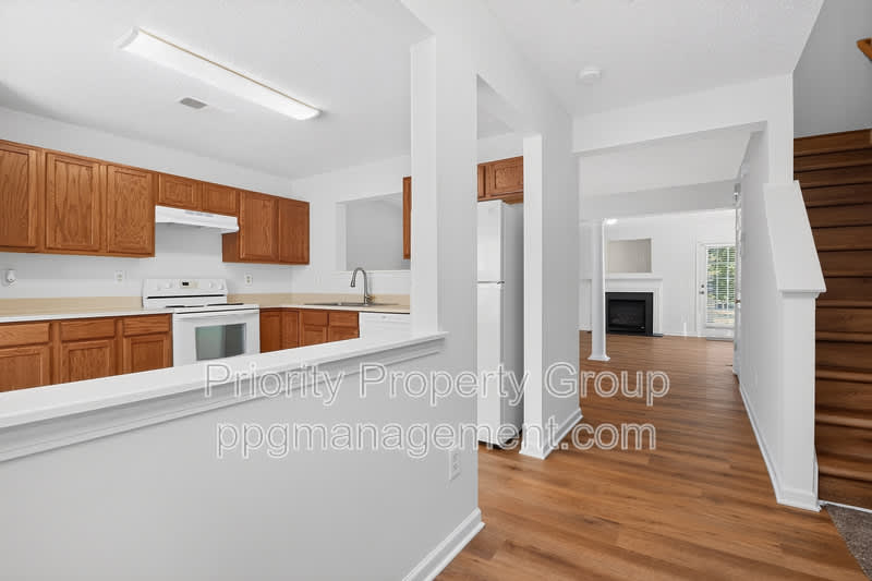 3204 Barons Court Road – photo 2