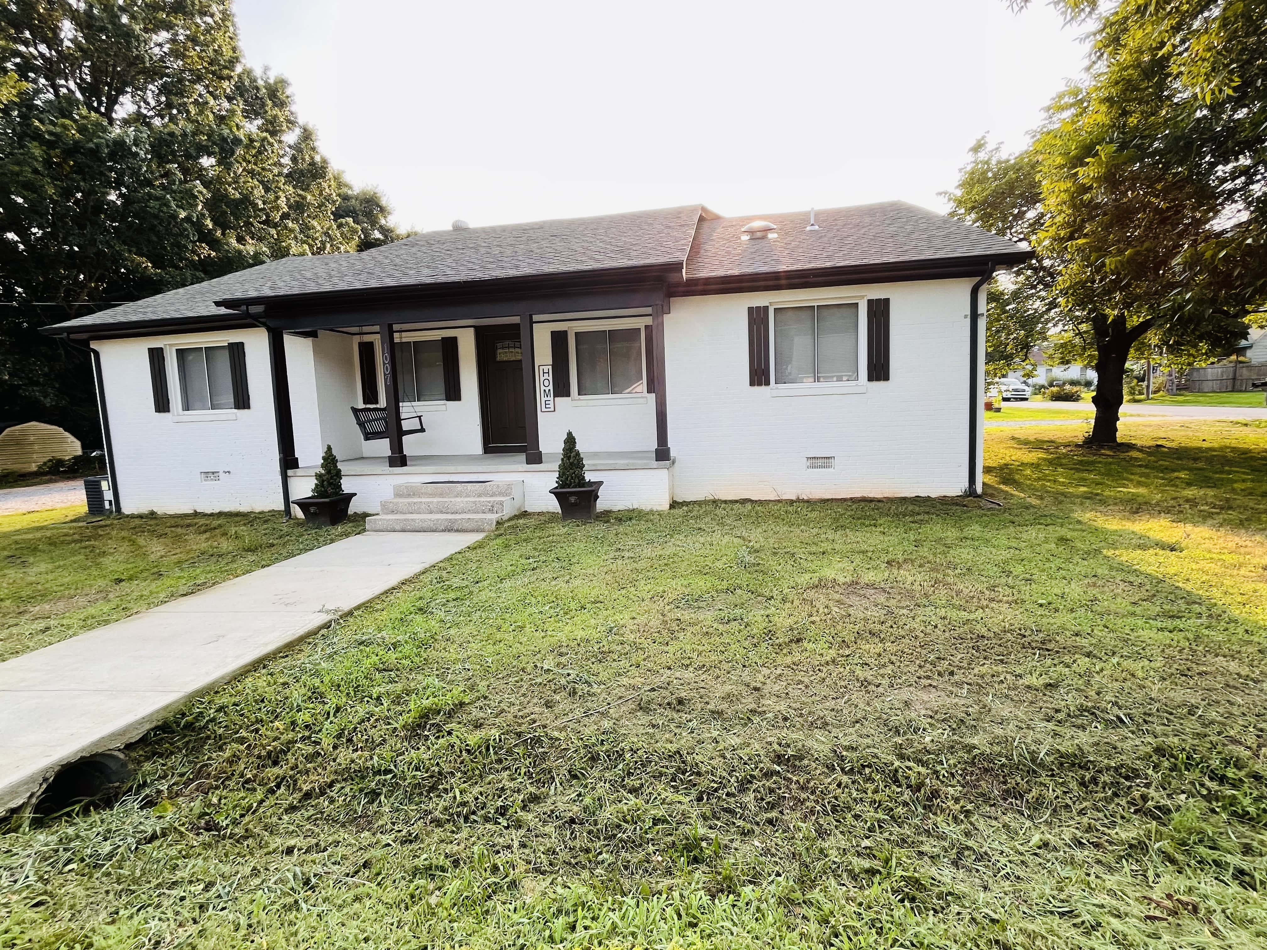 1007 Grace Avenue – photo 1