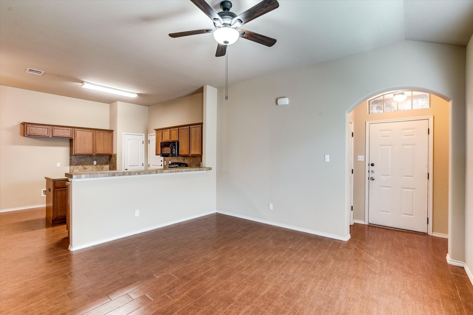 Available Now Beautiful 3 Bedroom Townhome Located In Georgetown Tx – photo 4
