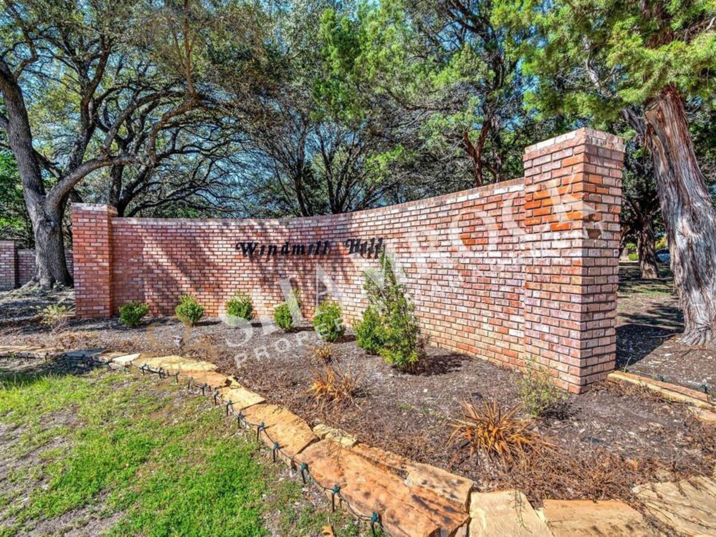 4-Bedroom Windmill Hill Home – photo 2