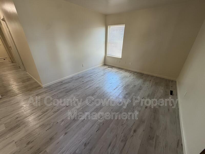 1145 W Leisher Rd – photo 5