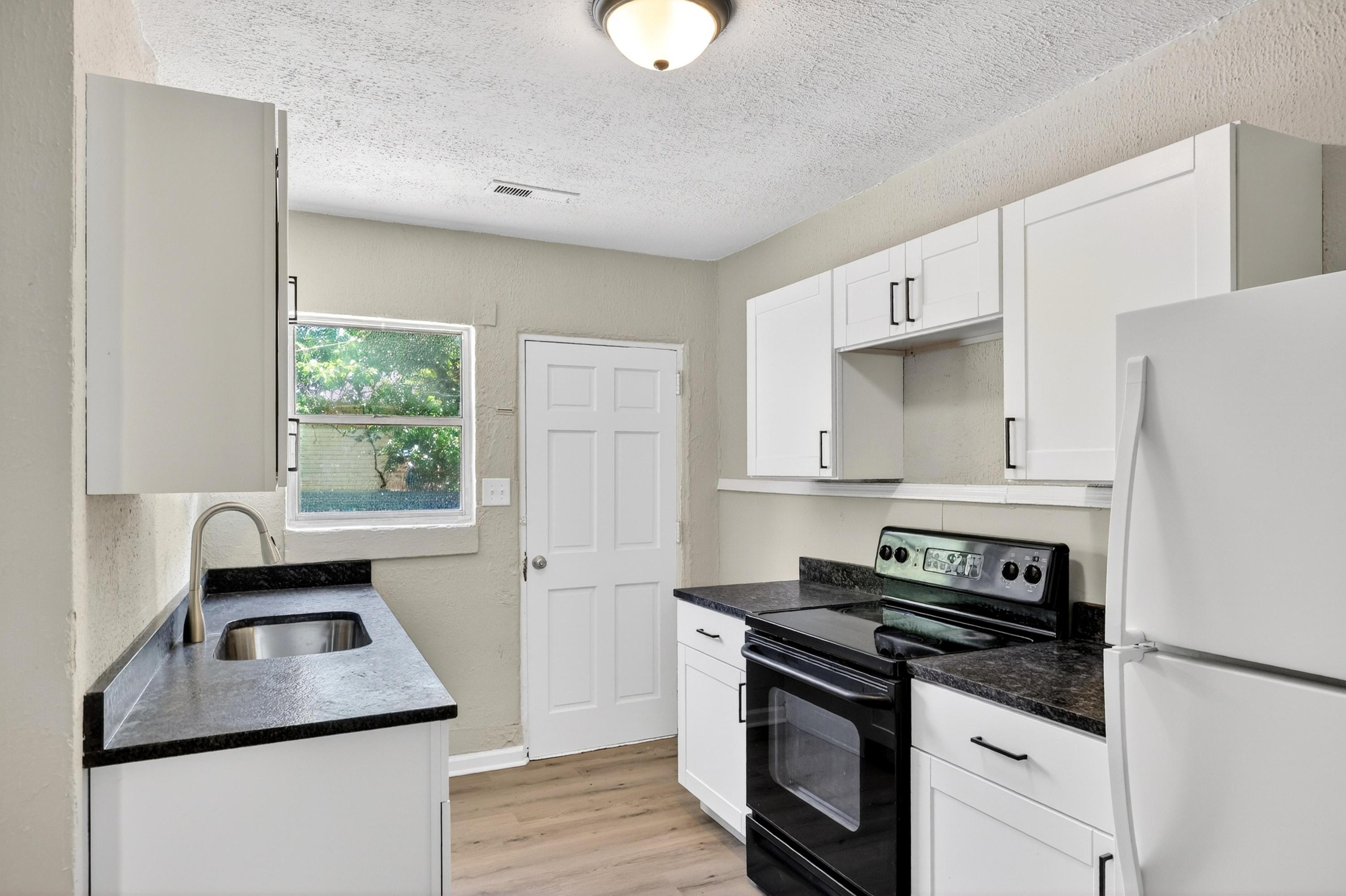437 Carver Lane – photo 1