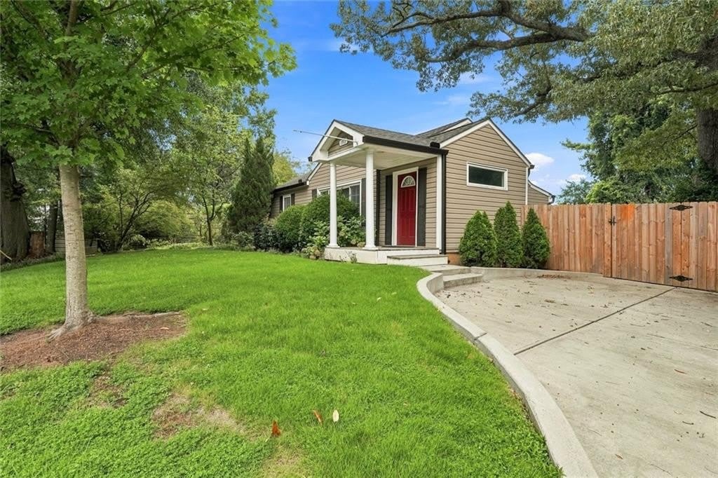 1911 Woodland Hills Avenue NW – photo 2