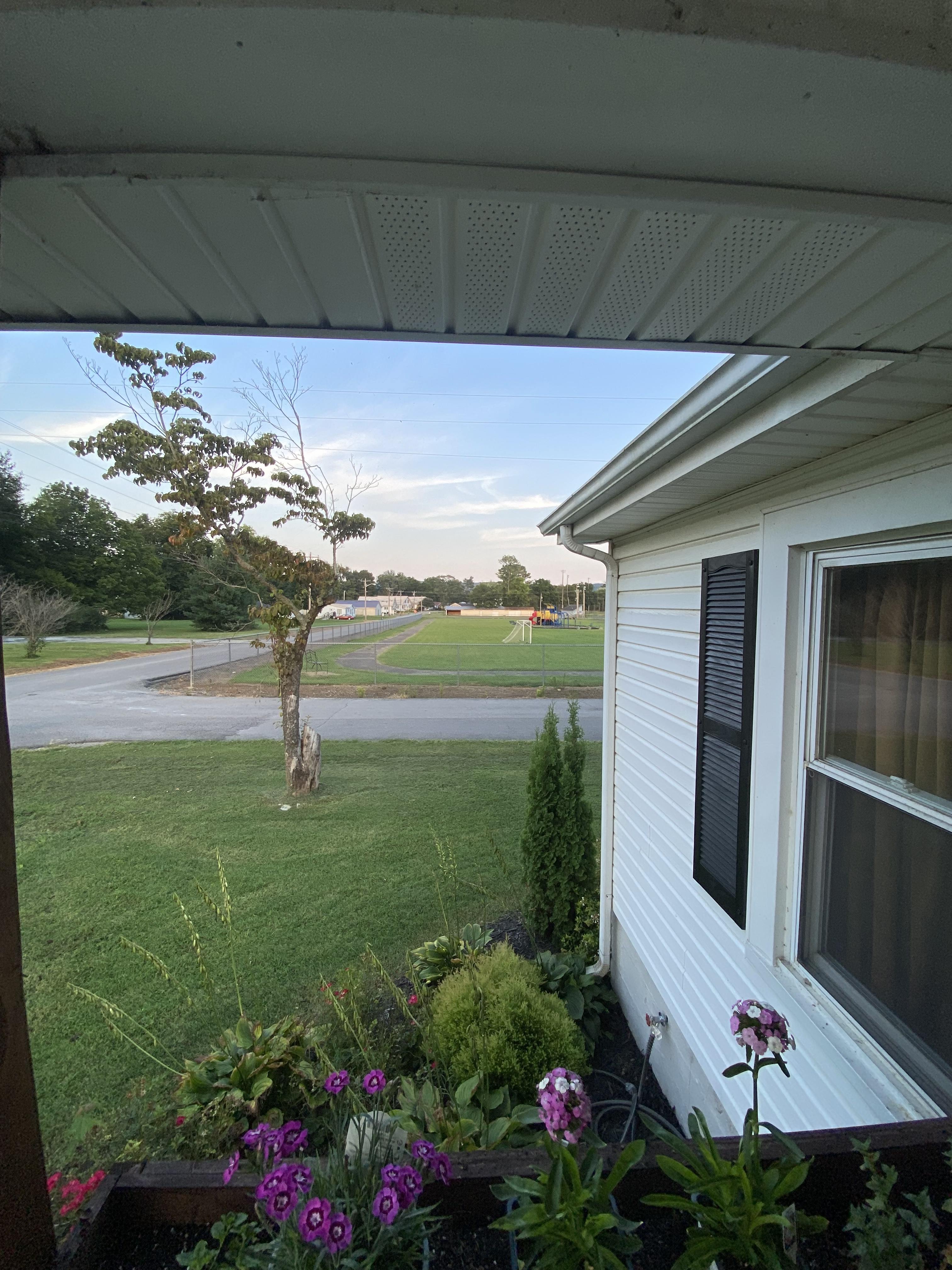 301 Poplar Street North – photo 3