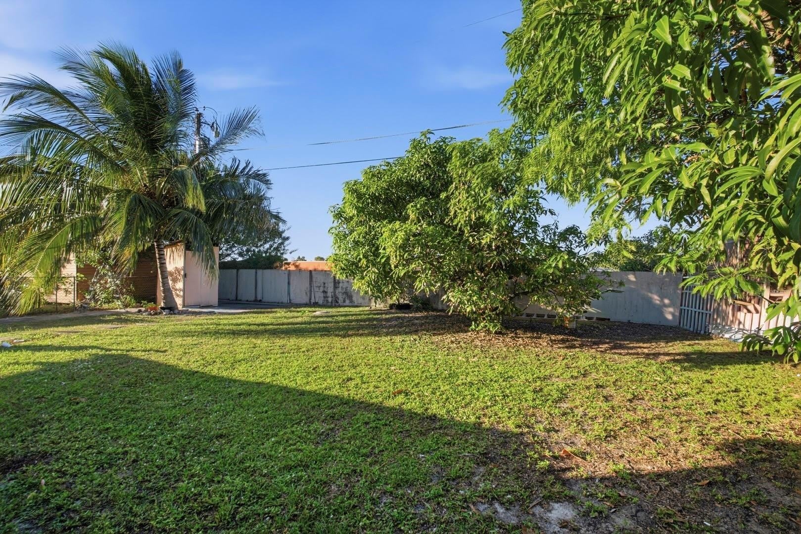 561 NE 38th Street – photo 3