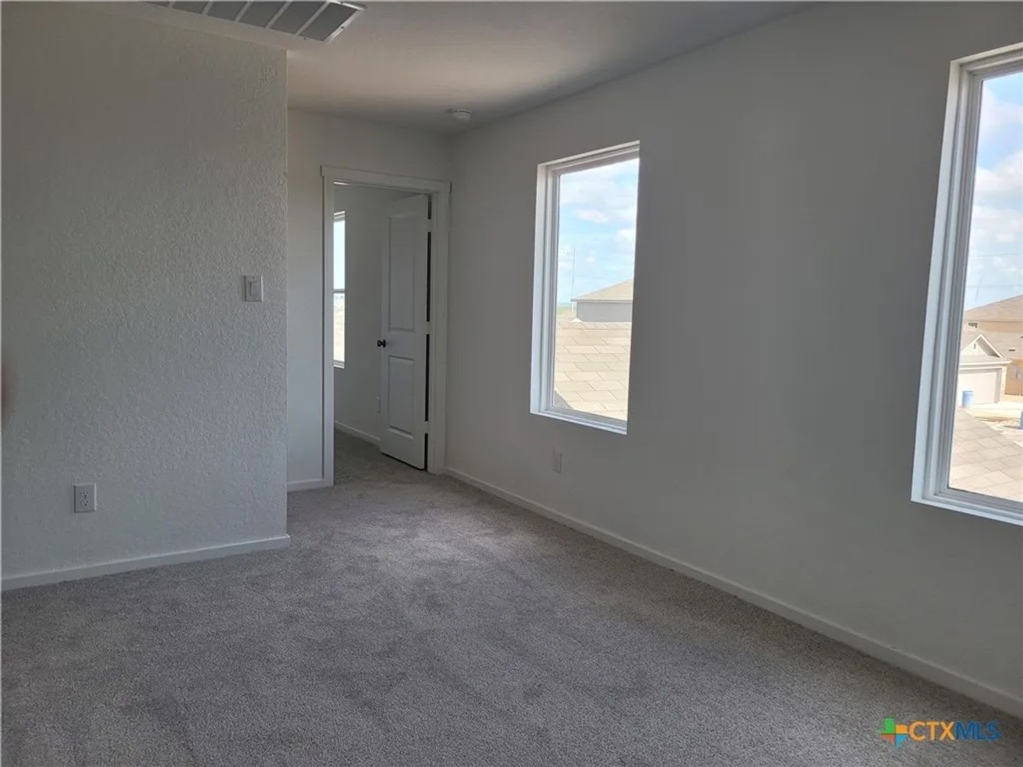 Room in 4 Bedroom Home at Noir Ln – photo 3