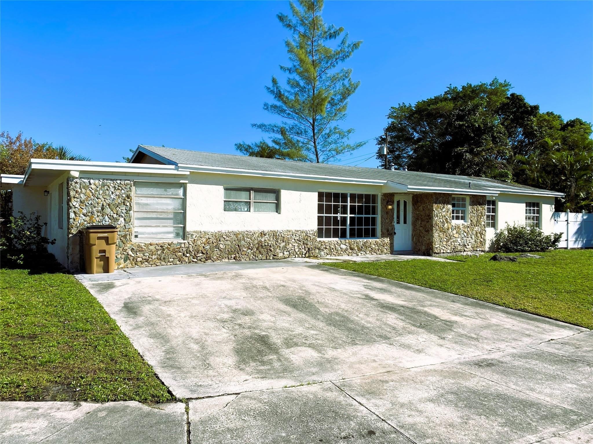 320 Nw 4Th Avenue – photo 2