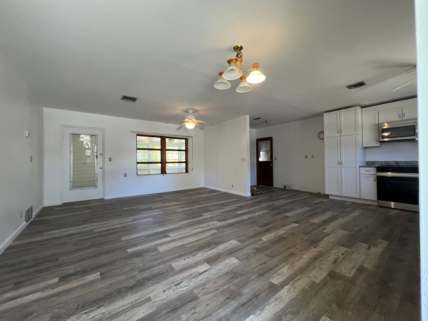 1 200 Annual Lease Plus Water Electric Fees 1 Bedroom 1 Bath Duplex Historic Downtown Punta Gorda – photo 2