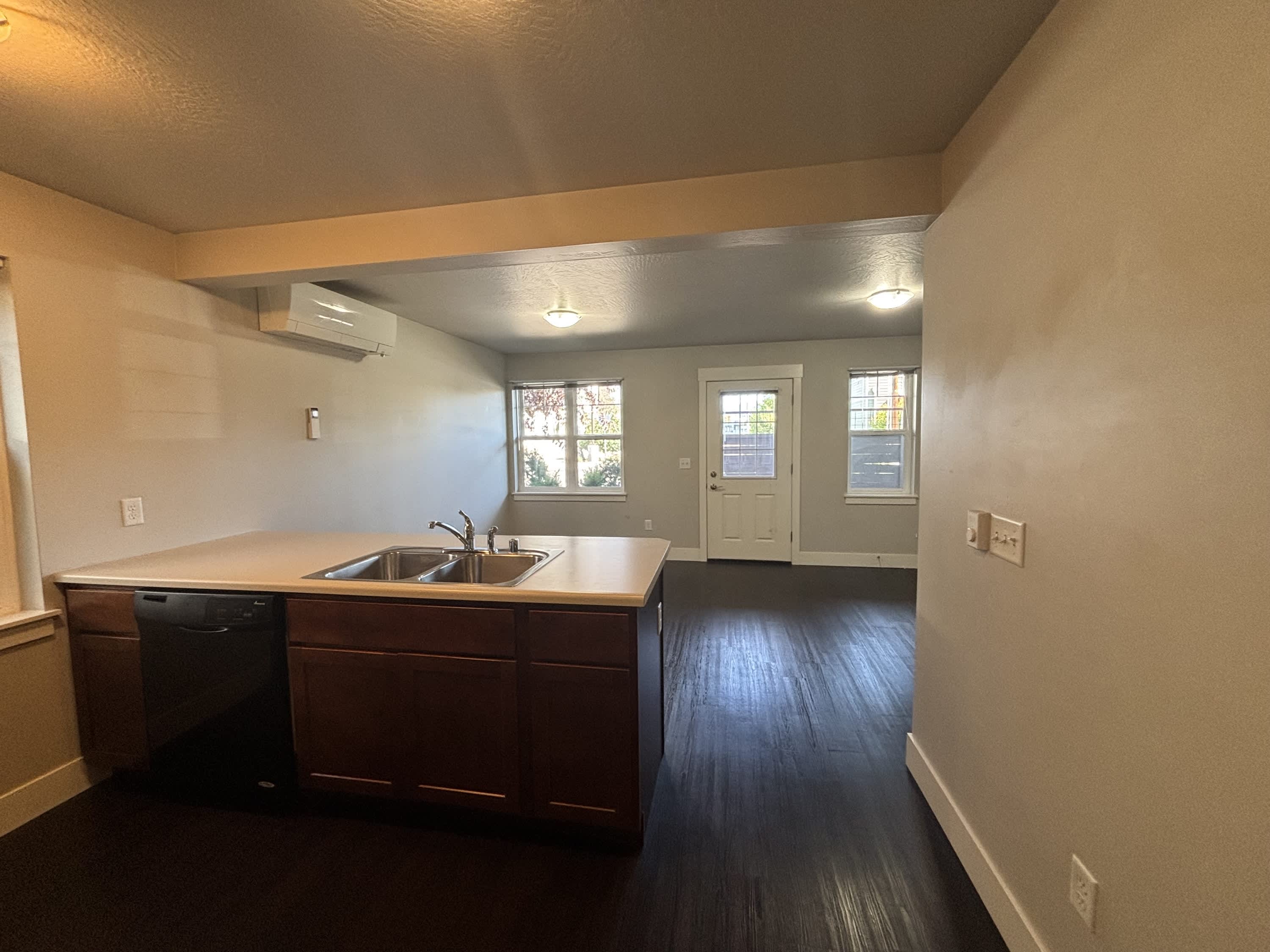 1745 S. 3rd St. W.Apt. 102 – photo 2