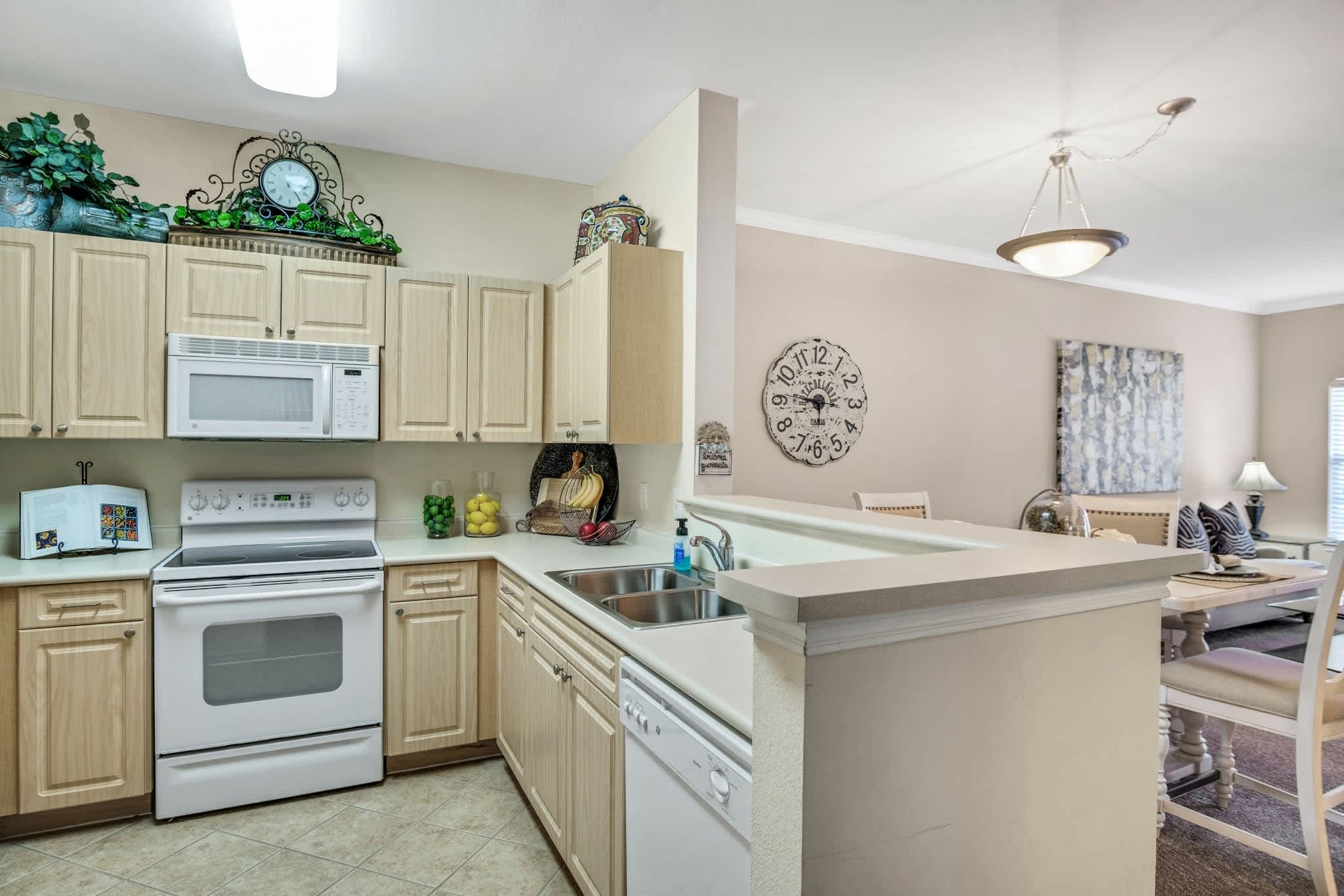 Springfield Apartments – photo 2