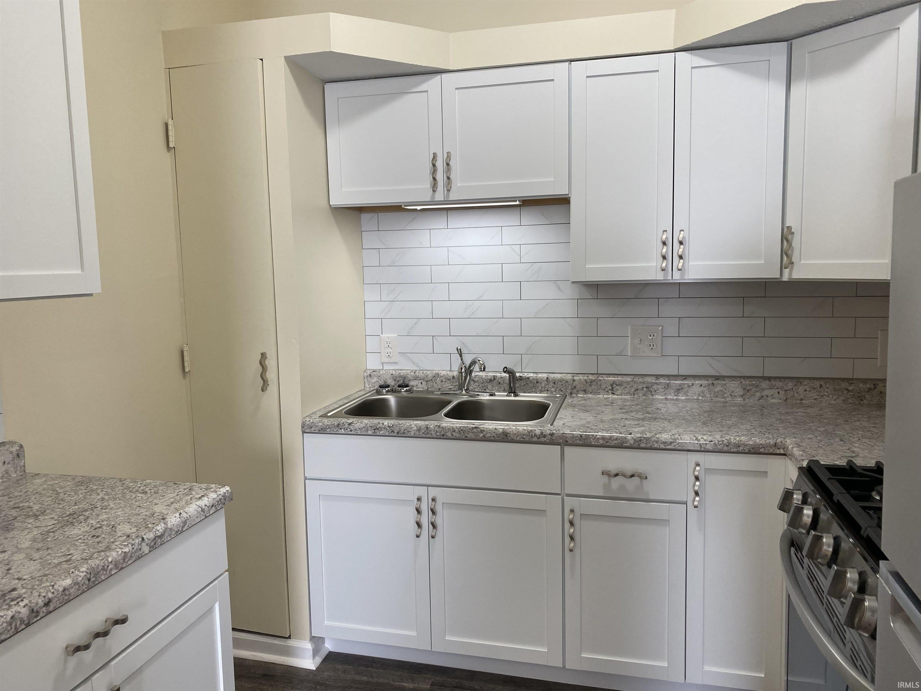 1220 S Curry Pike – photo 4