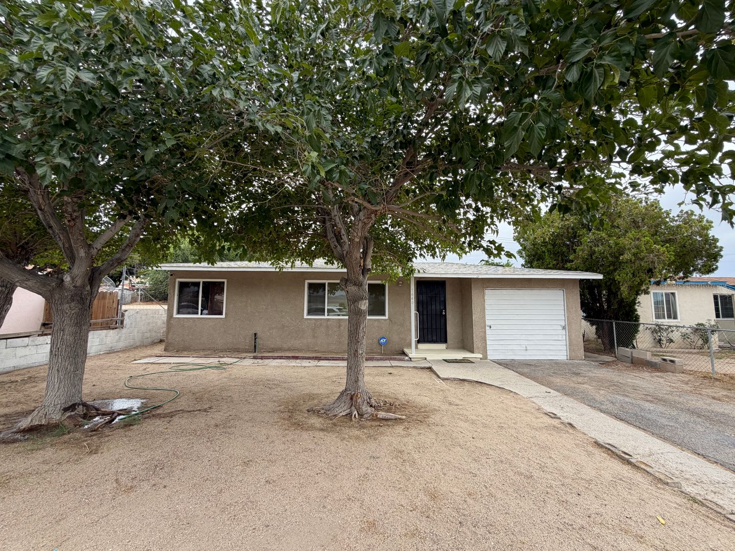 Move In Special 1 2 Off 1St Month S Rent Oac 650 Credit Score On A 1 Year Lease 4 Bedroom 2 Bathroom House With Fenced Yard 1 Car Garage – photo 1