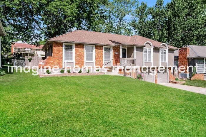 8916 North Grand Avenue – photo 4