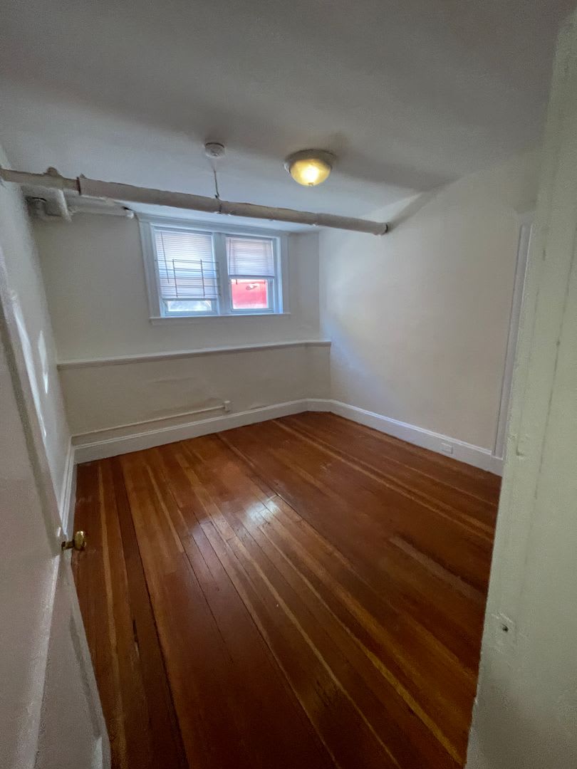 Super Charming Garen level 1 BED Massive eat in kitchen pet friendly Heat Inc No fee Free mpnh – photo 3