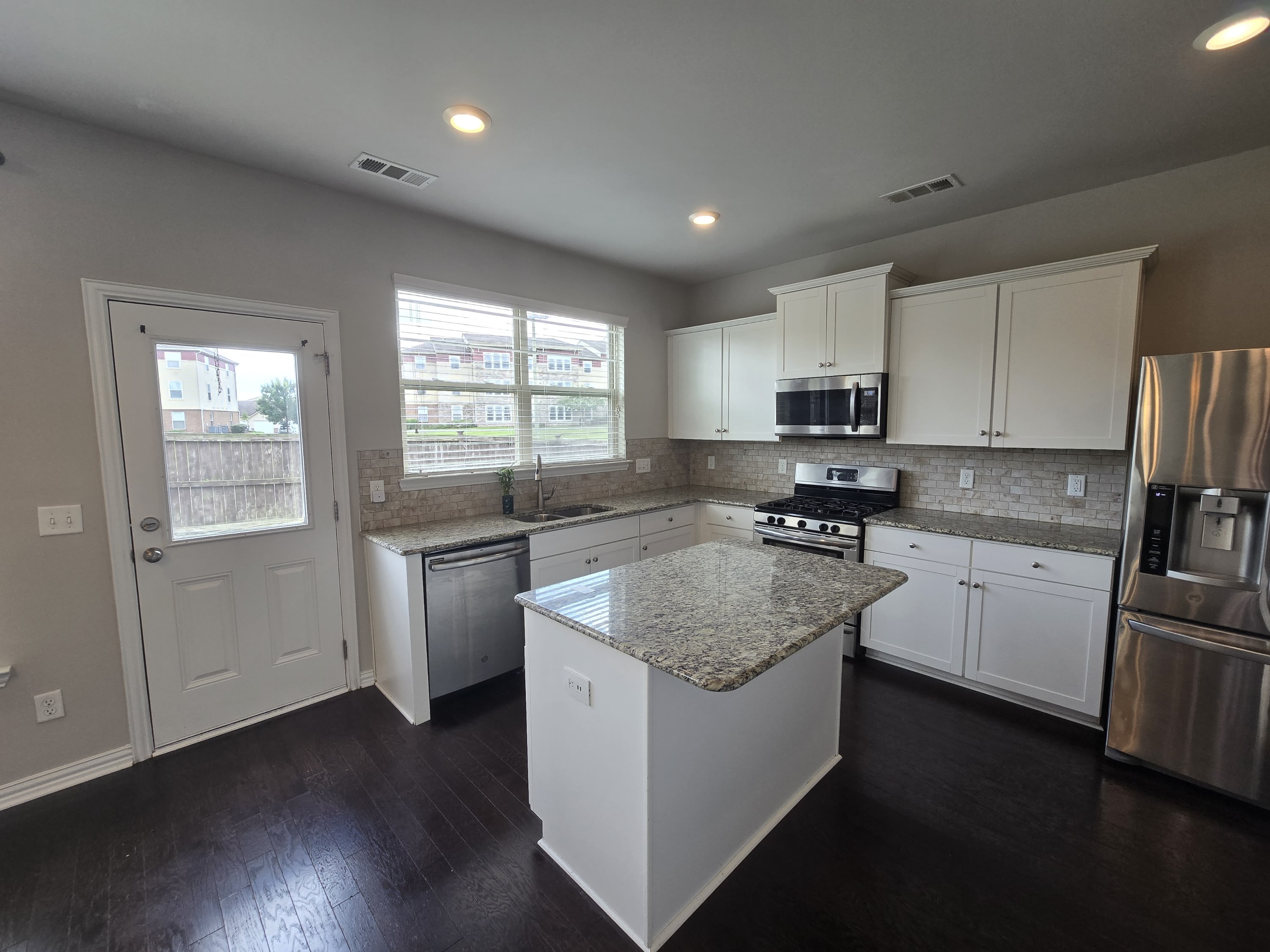 3005 Montrose Lane – photo 2