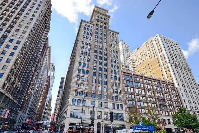 6 N MICHIGAN Avenue – photo 1