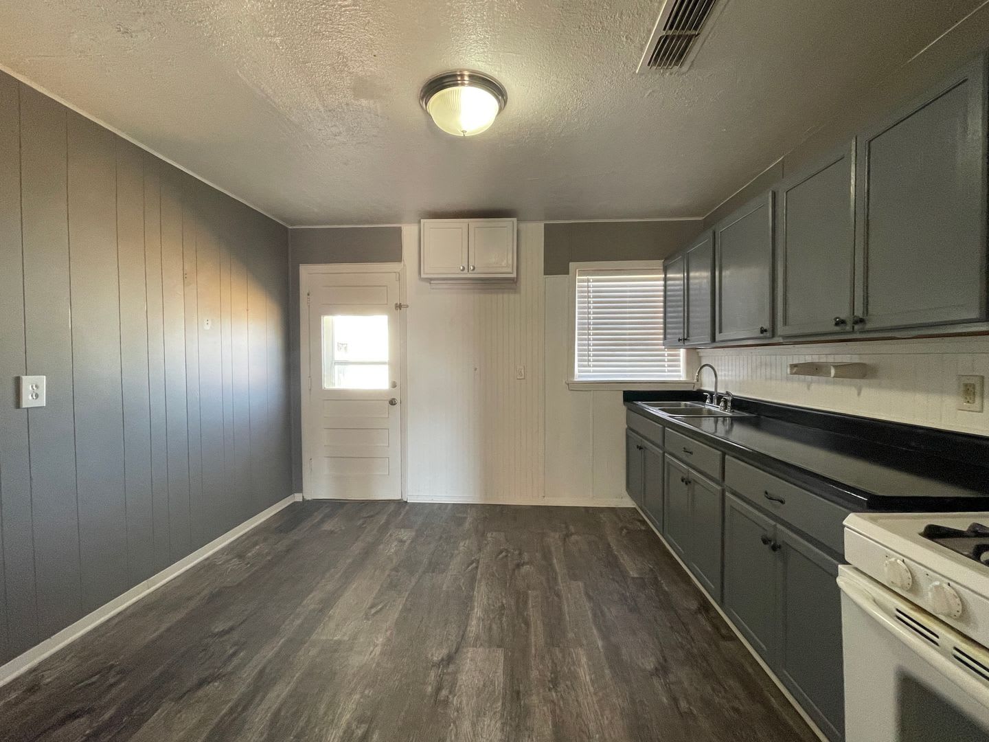 Snyder 3Br 1Ba With Storm Shelter Garage Shop Fenced Yard – photo 4