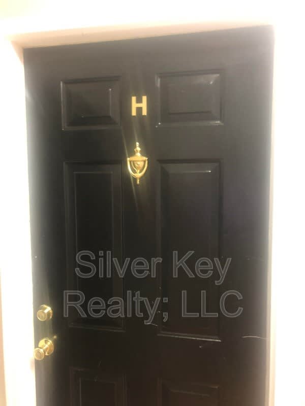 217 E. Washington Ave – photo 2