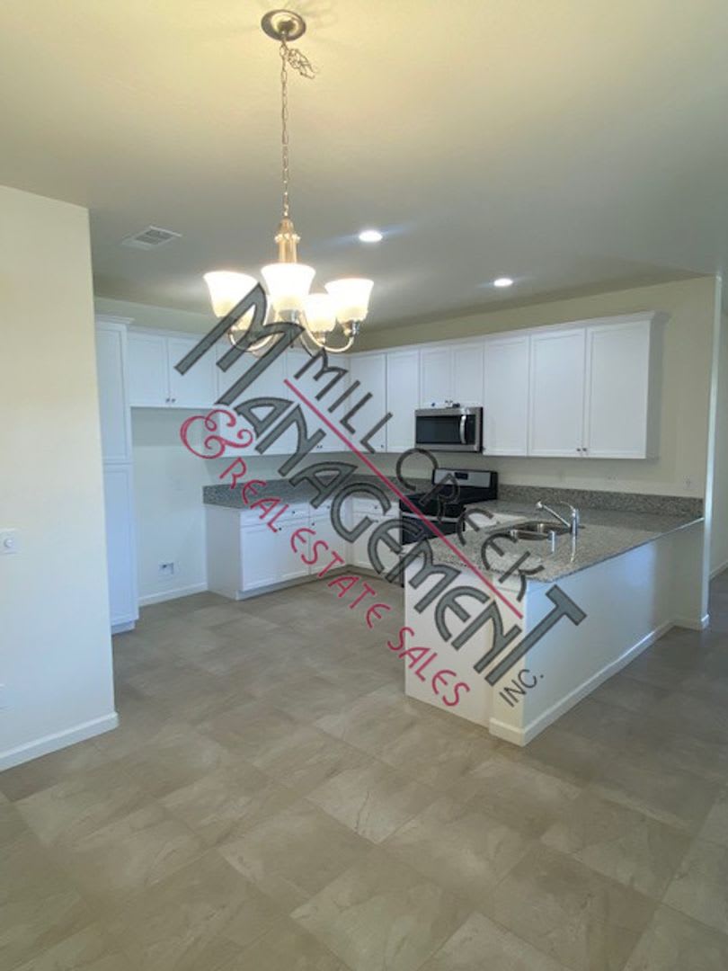 3 Bedroom 2 Bathroom Home in Arbor Gates Gated Community! – photo 3
