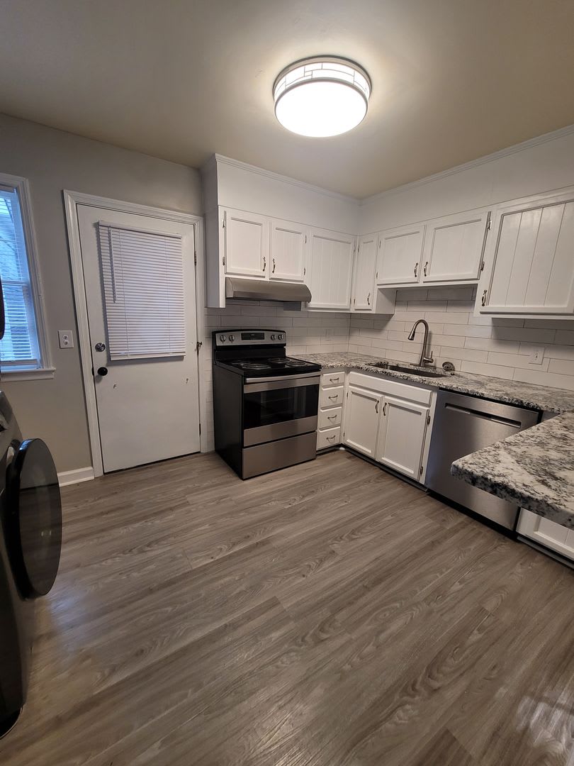 Enjoy living in this recently updated home in the heart of Wilmington . – photo 3