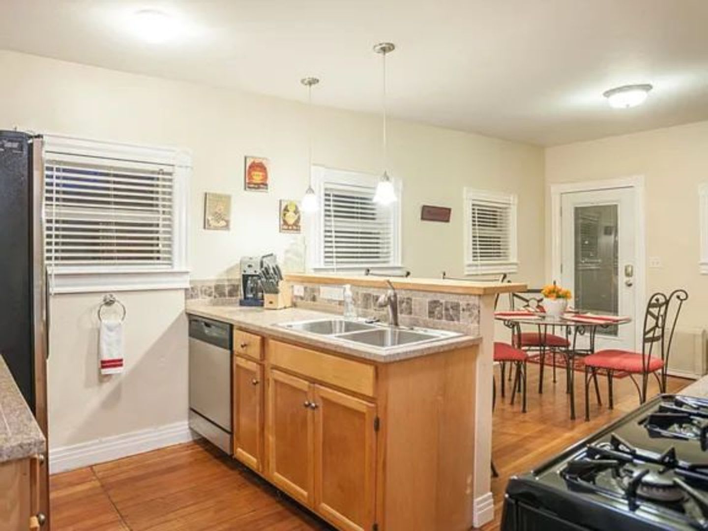 Perfect for someone wanting a great location and low maintenance – photo 3