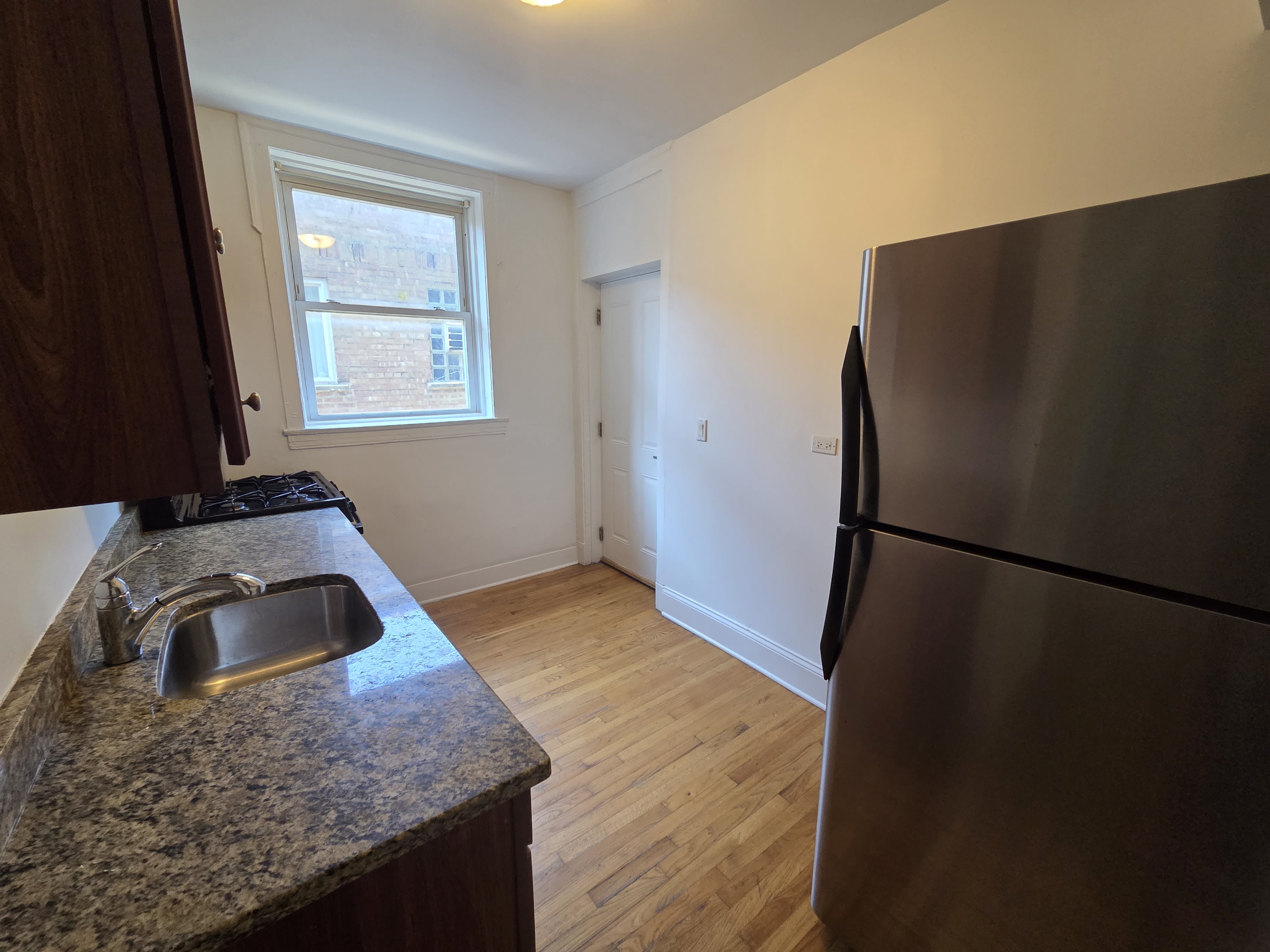 1627 W Farwell Ave – photo 4