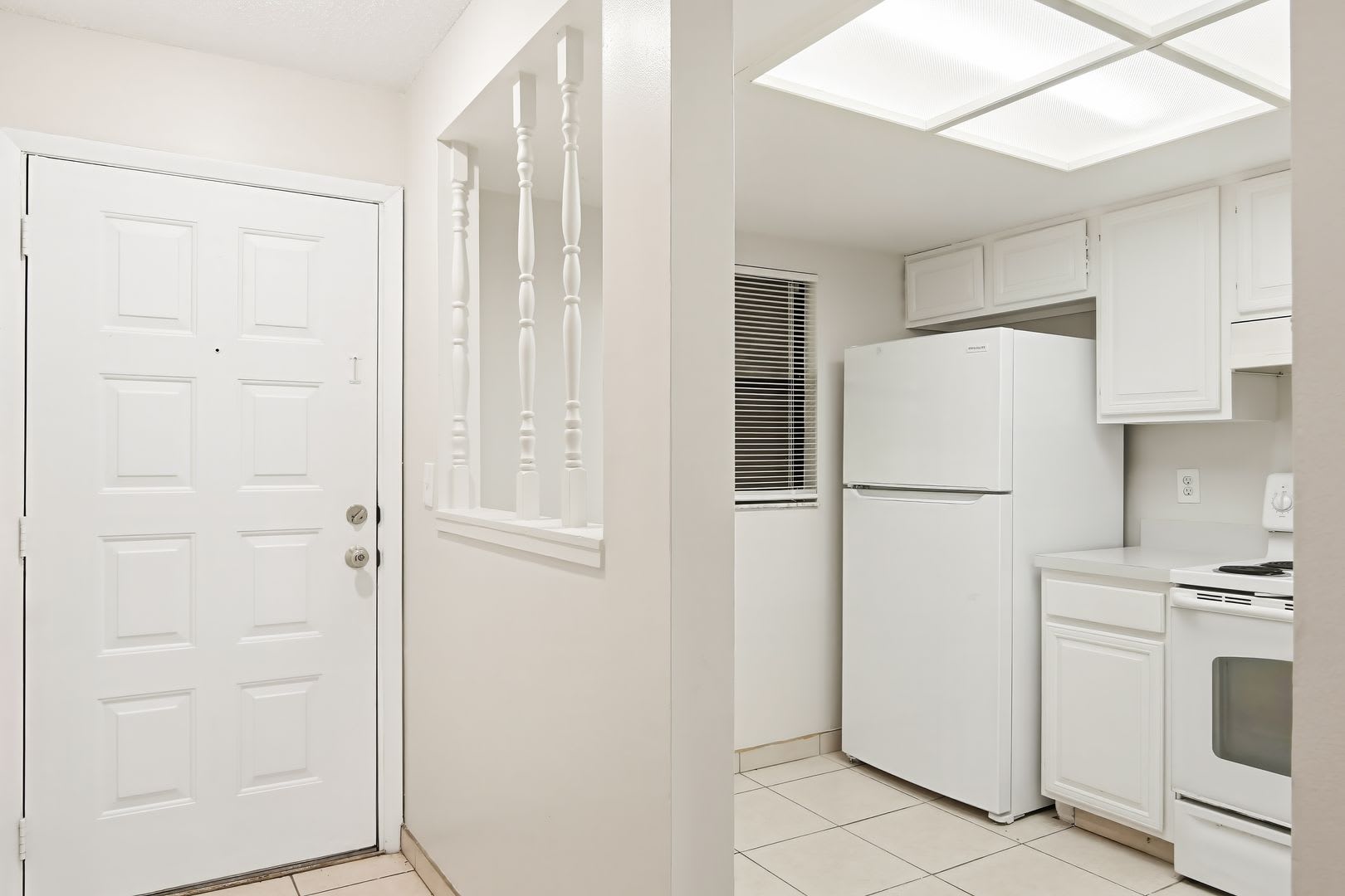 Move In Special Spacious 2Br 2Ba Condo With Pool View In Guard Gated River Oaks Community – photo 4