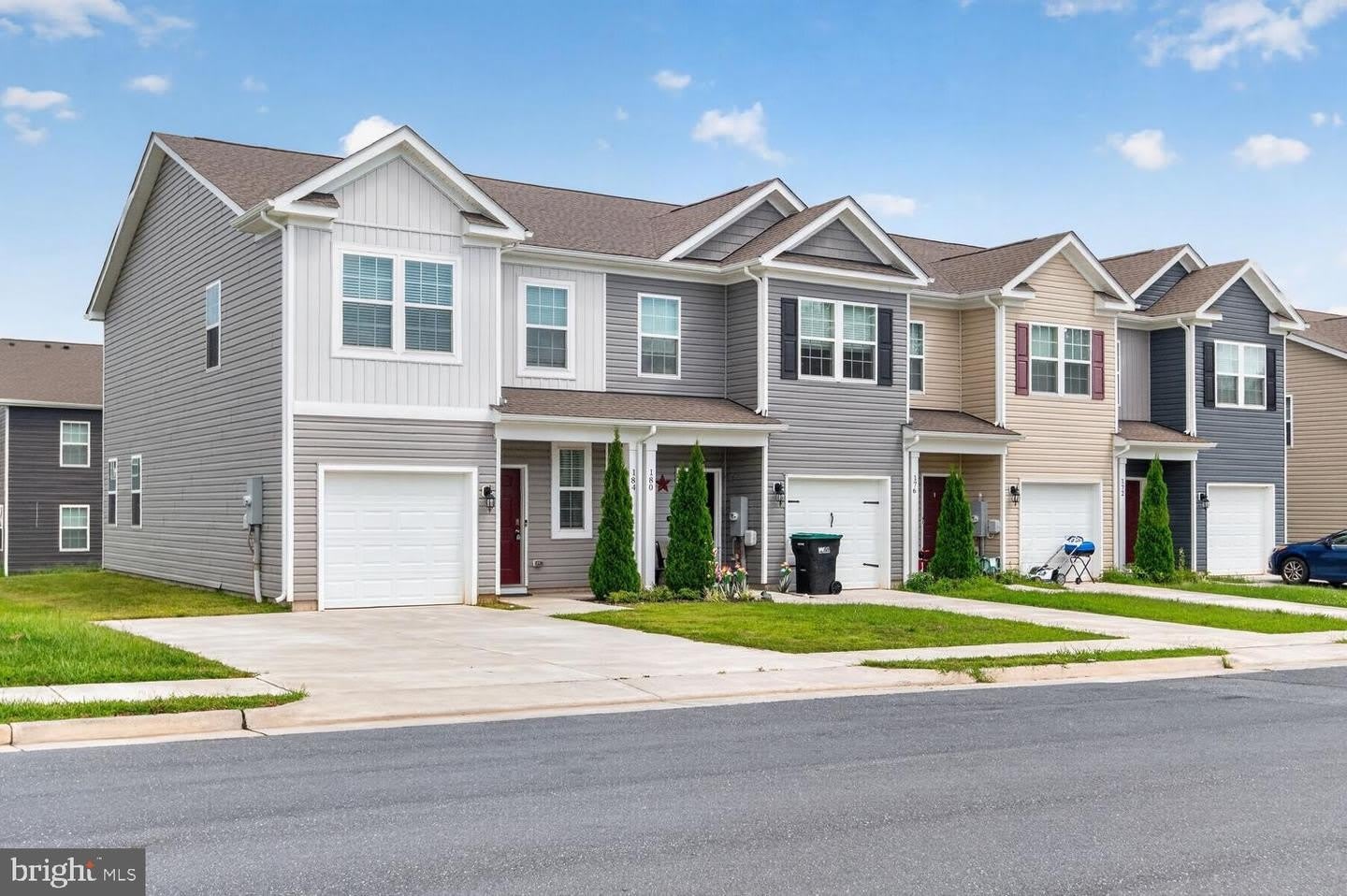 184 COLLEGE DR – photo 2