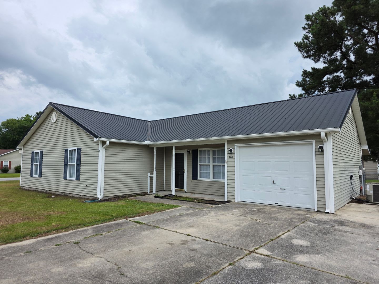 Freshly Updated 4-Bedroom Home on a Spacious Corner Lot in Horse Creek Farms – photo 2