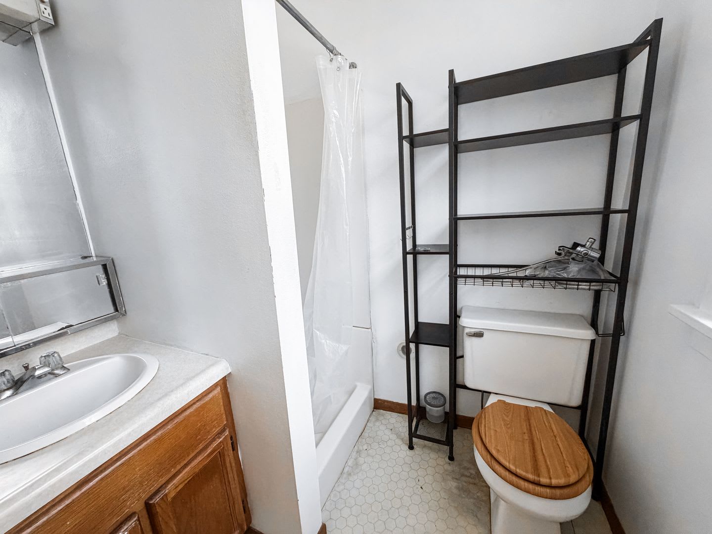 1 Bedroom 1 Bathroom Apartment – photo 4
