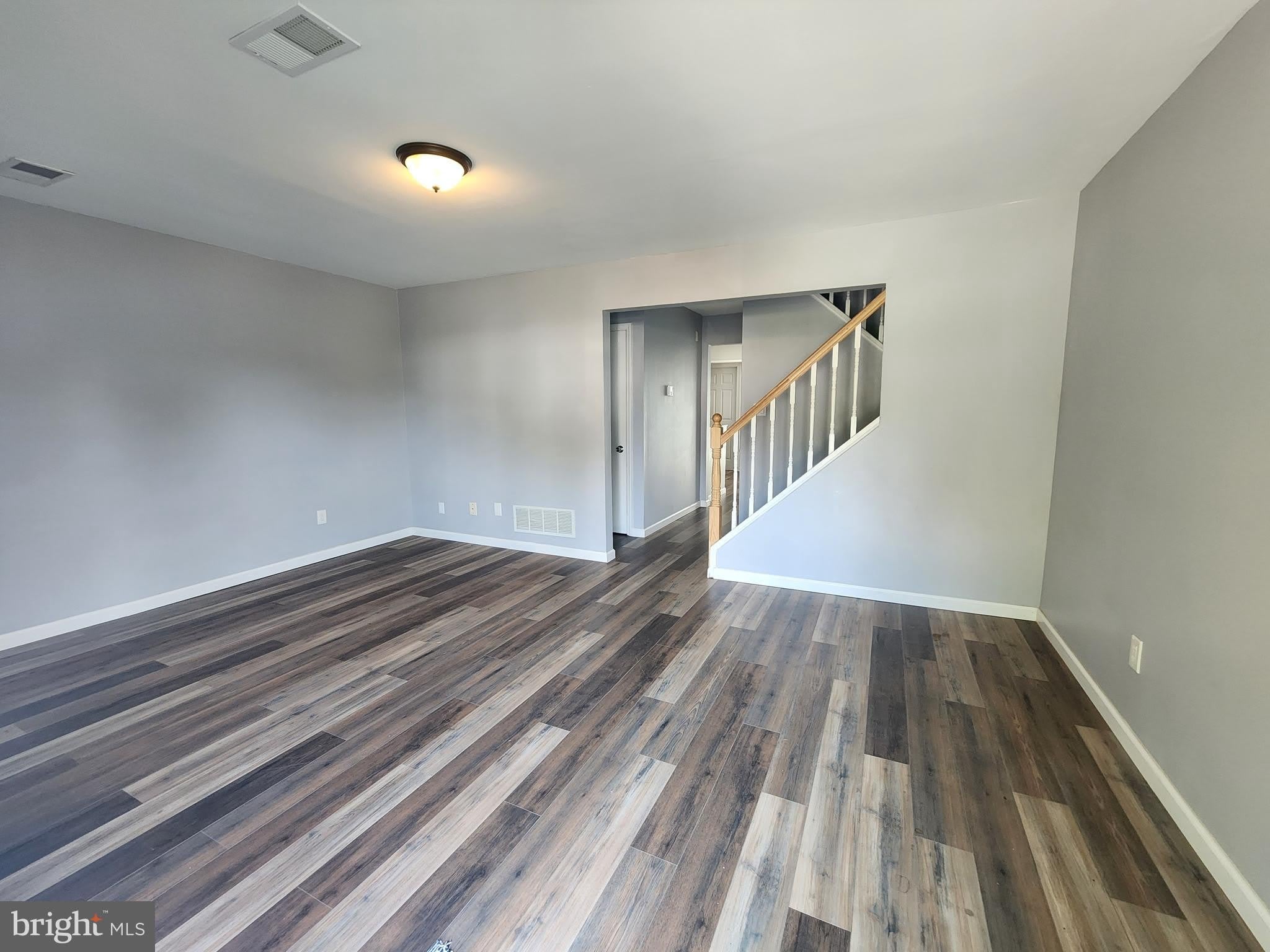 46 VILLAGE Drive – photo 3