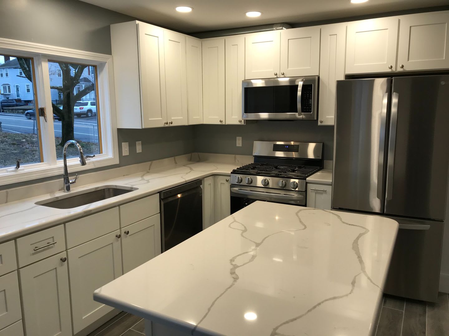 Renovated single-family home for rent in a highly convenient Braintree location! – photo 4