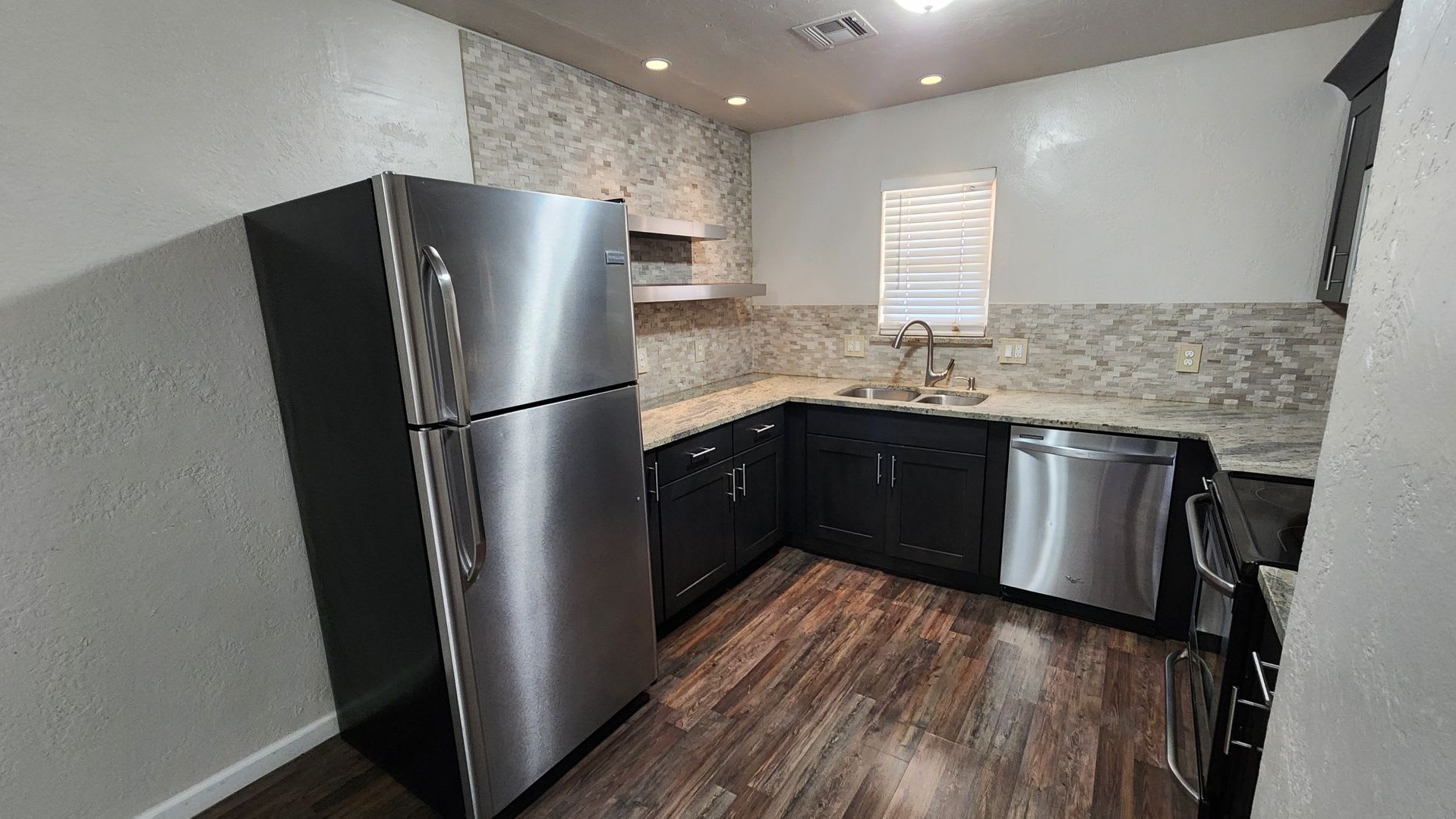 Remodeled 3 bedroom 1 bathroom house in Edmond, OK close to UCO with granite and stainless-steel appliances – photo 5