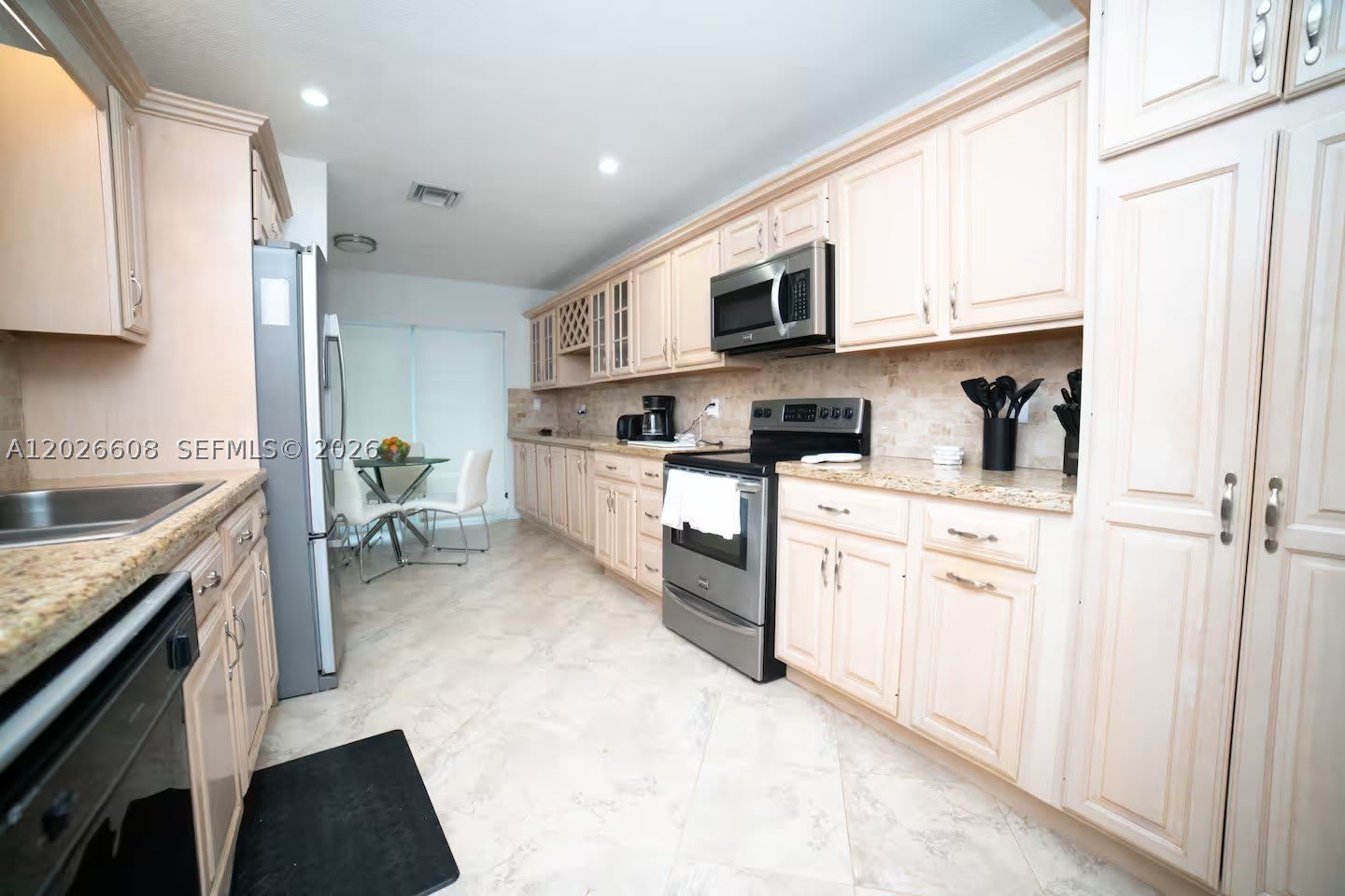 11931 SW 132nd Ave – photo 5